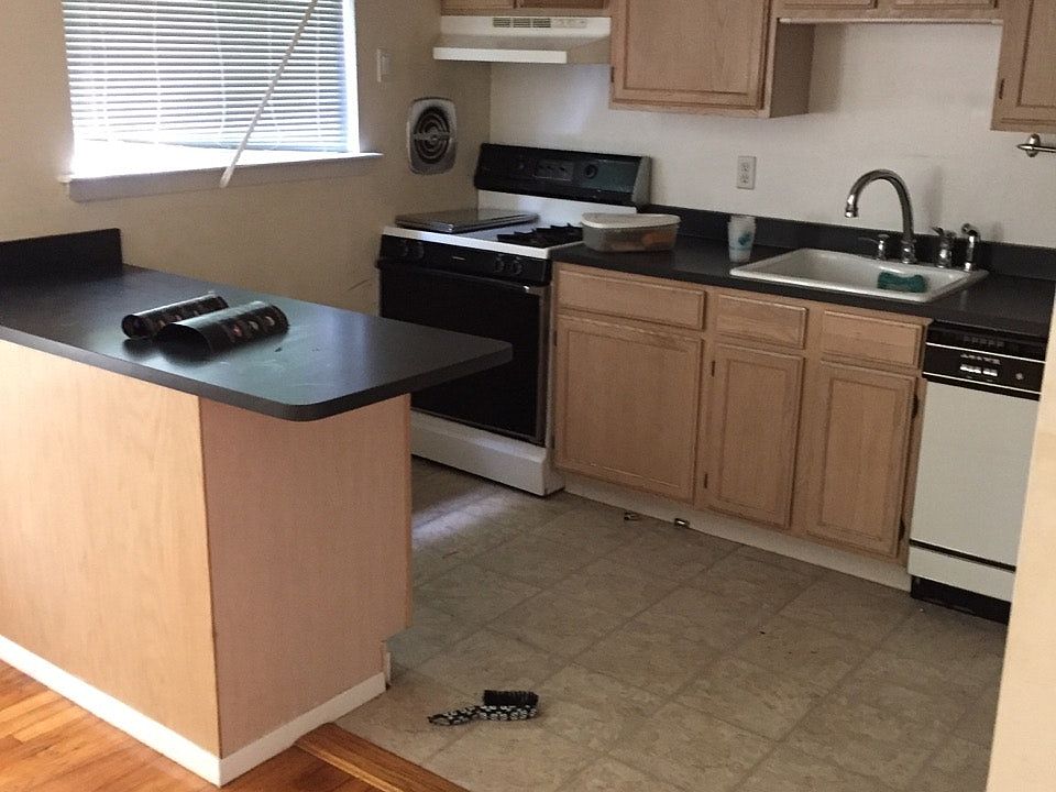 2nd image of 89 Carmine Dr #C9
