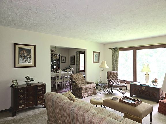4th image of 210 N Park Ave