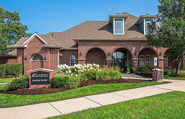 Glenmuir of Naperville Apartments — Photo 19
