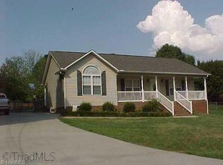 4 Rotary Cir, Thomasville, NC 27360