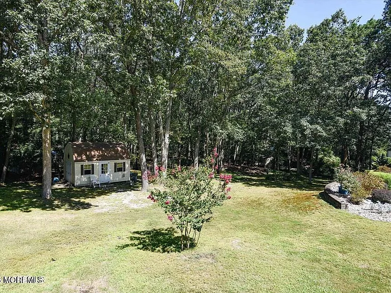 14 Bittersweet Dr — Photo 41