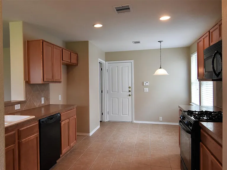 834 Honeysuckle Vine Dr — Photo 3
