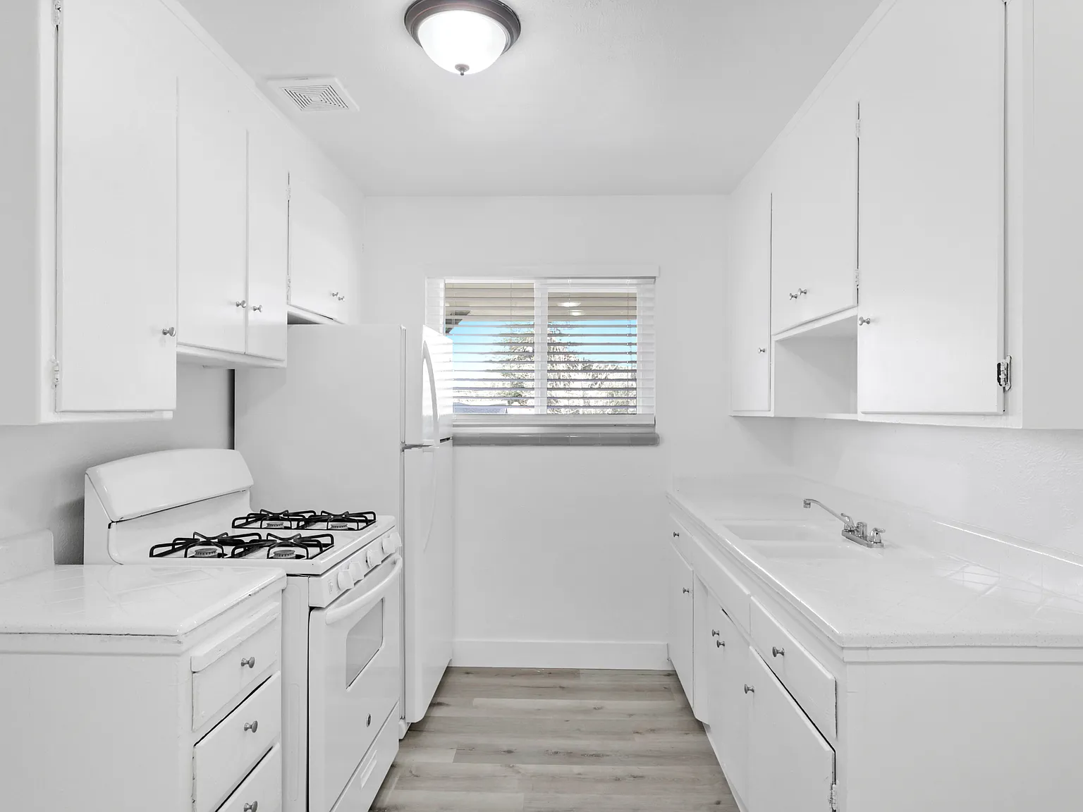 Shelfield Apartments — Photo 1