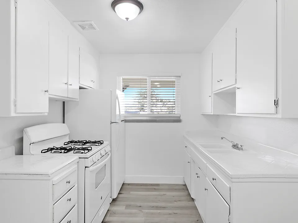 Shelfield Apartments