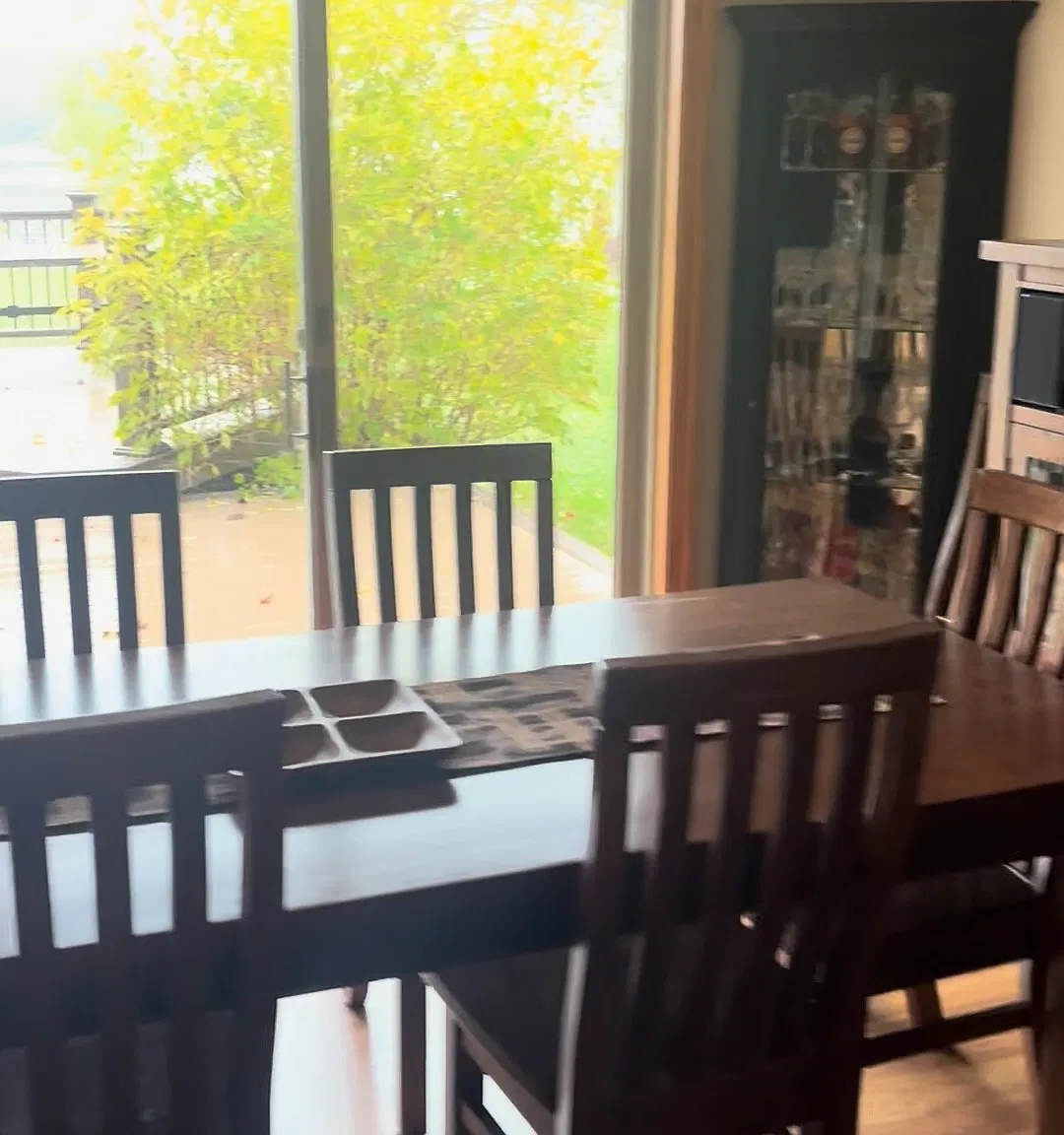 3 bed, 2.5 bath, 2500 sqft, $3,500 — Photo 2