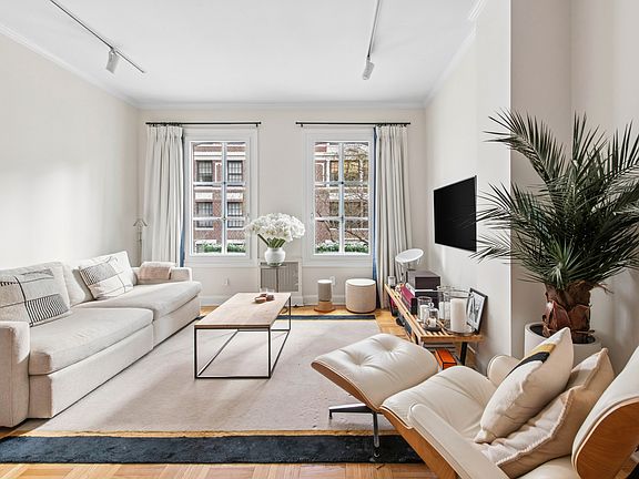 4th image of 49 E 63rd St #4