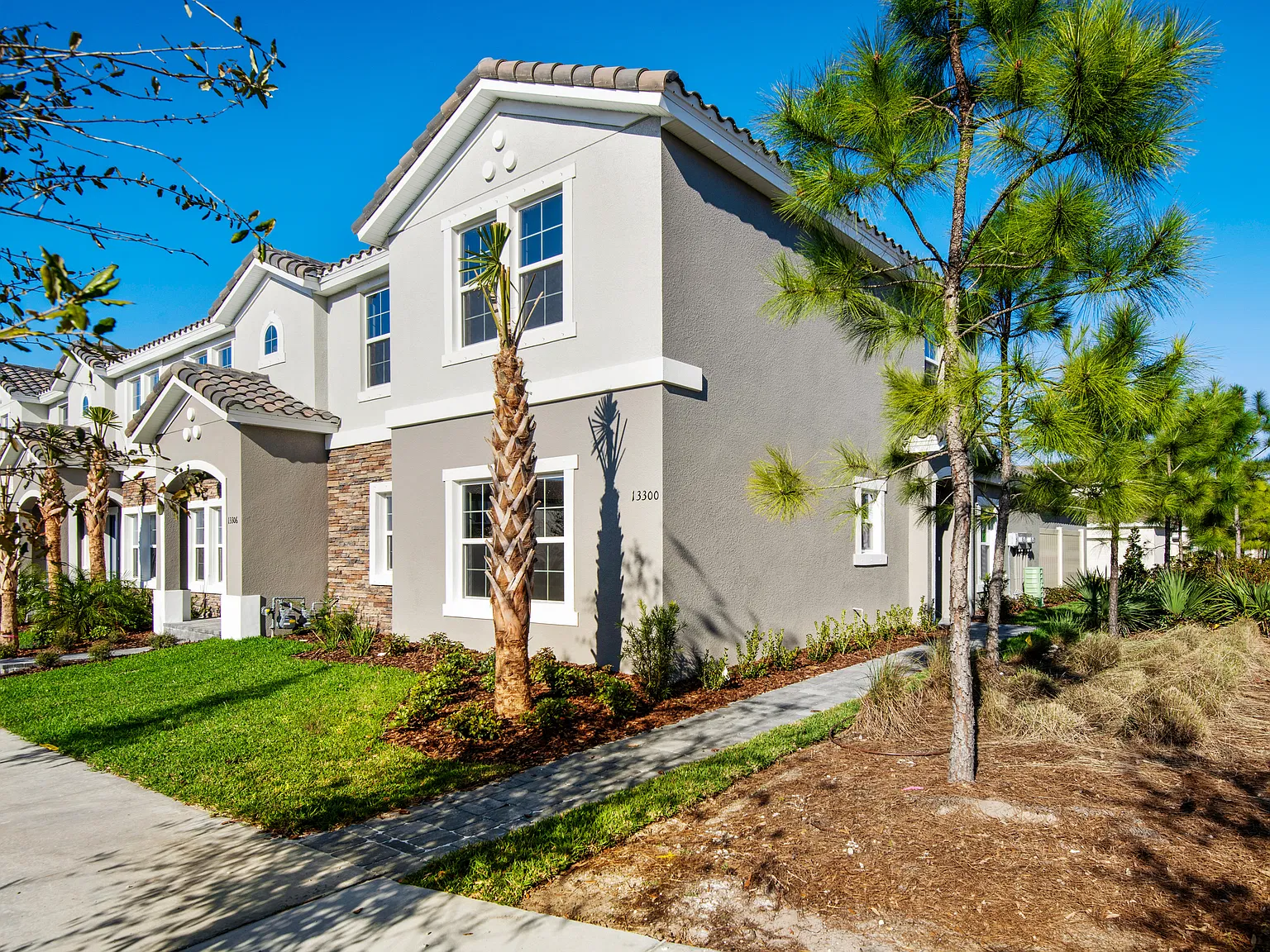3 bed, 2.5 bath, 1919 sqft, $2,800 — Photo 2