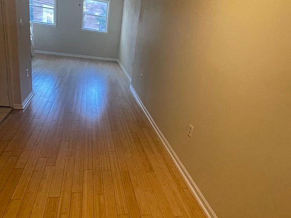 2nd image of 1027 Bainbridge St #B