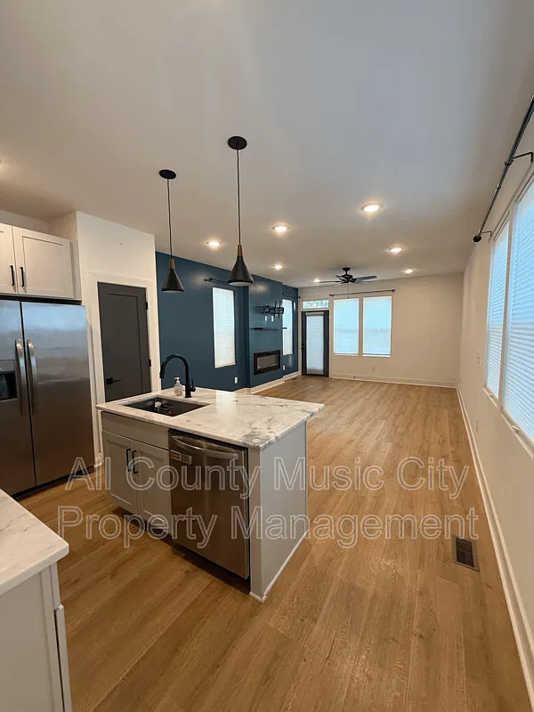 3 bed, 2.5 bath, 1564 sqft, $2,325 — Photo 3