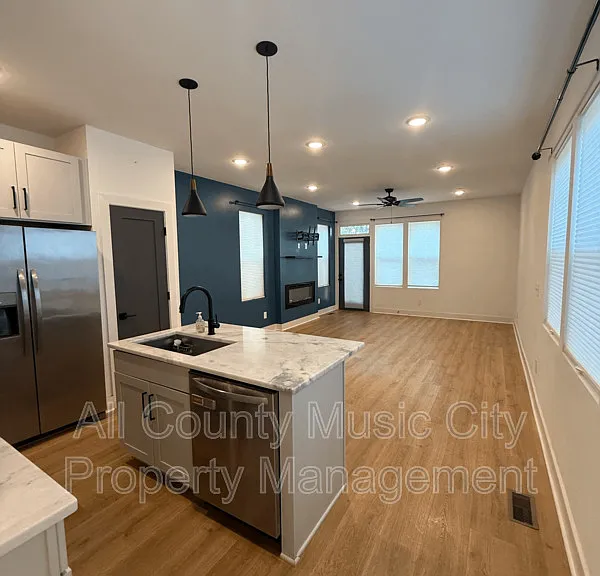204B Alta Loma Rd — Photo 3