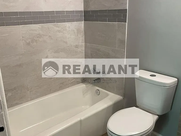 2521 Warren St #7 — Photo 5