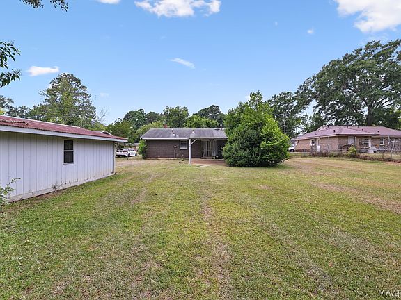 3rd image of 324 Benbow Ct