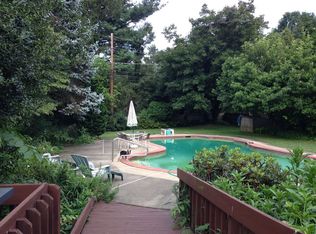 727 Barrymore Ln, Bethlehem, PA 18017