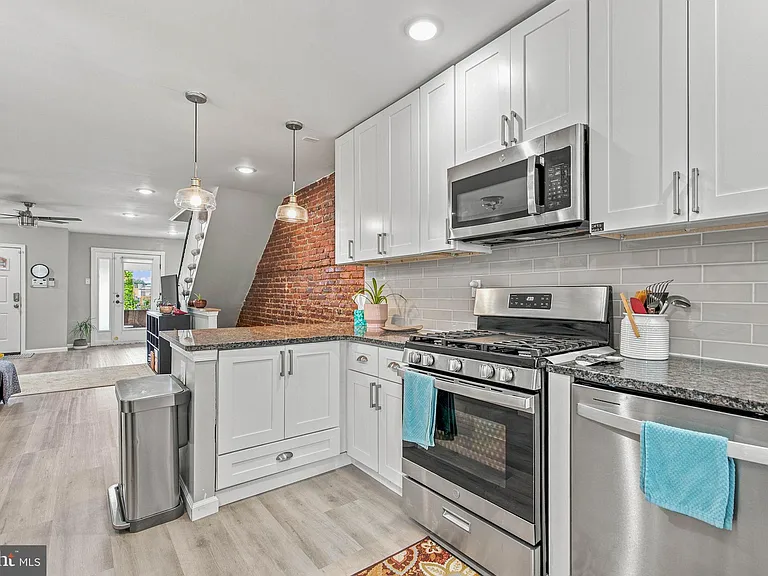 7002 Cedar Park Ave — Photo 5