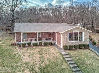8106 Manslick Rd, Louisville, KY 40214