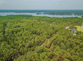 526 Longleaf Dr, Aberdeen, NC 27376