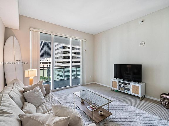 5th image of 951 Brickell Ave #909