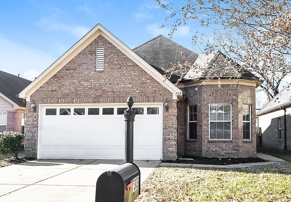 7313 Green Ash Dr
