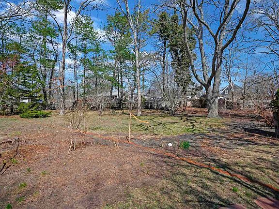 3rd image of 15 Chapman Ln