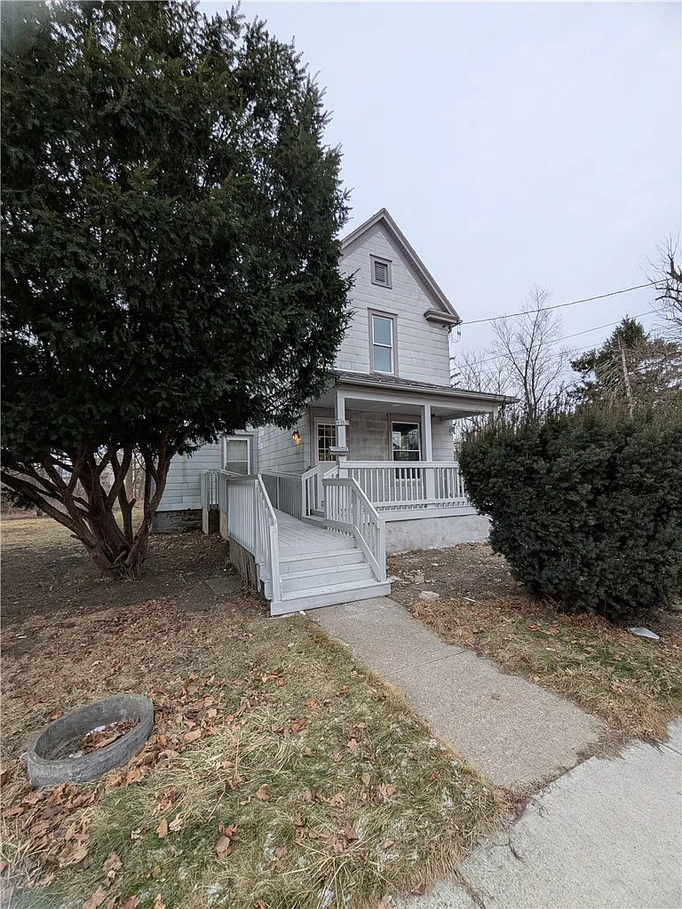 3 bed, 1.0 bath, 1516 sqft, $1,700 — Photo 1