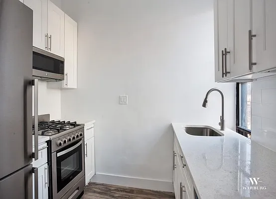 Rented by Warburg | media 12