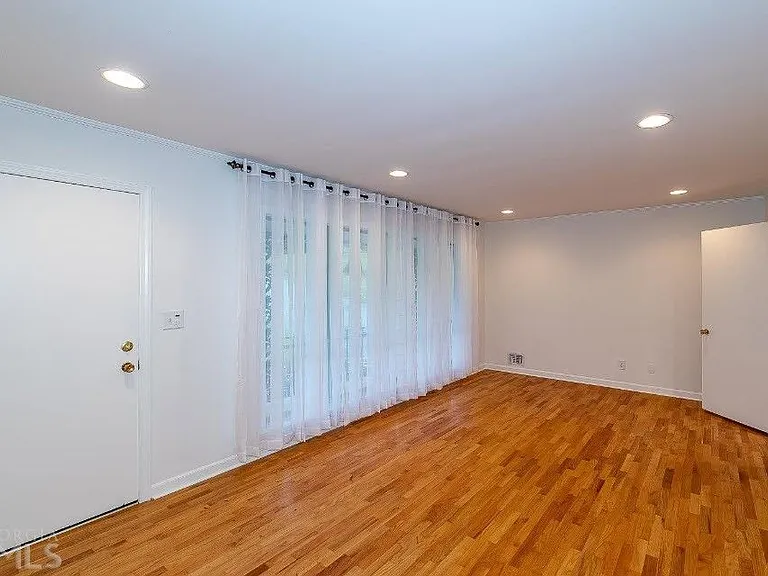 209 Pioneer Trl — Photo 5