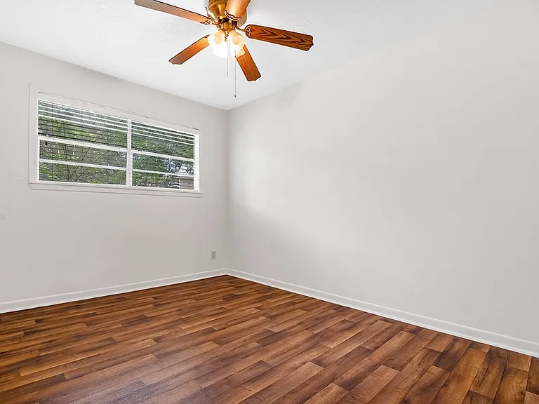 125 Red Oak Dr — Photo 8