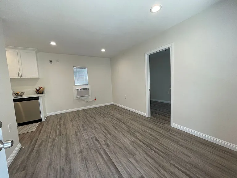 1415 S Marengo Ave. — Photo 17