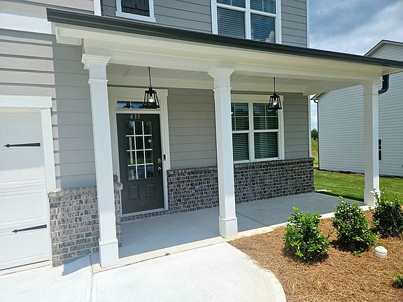 3rd image of 435 Thompson Dr