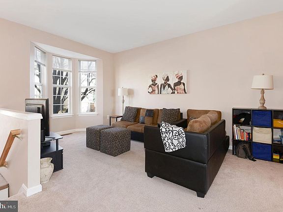 4th image of 529 Kalmia Sq NE