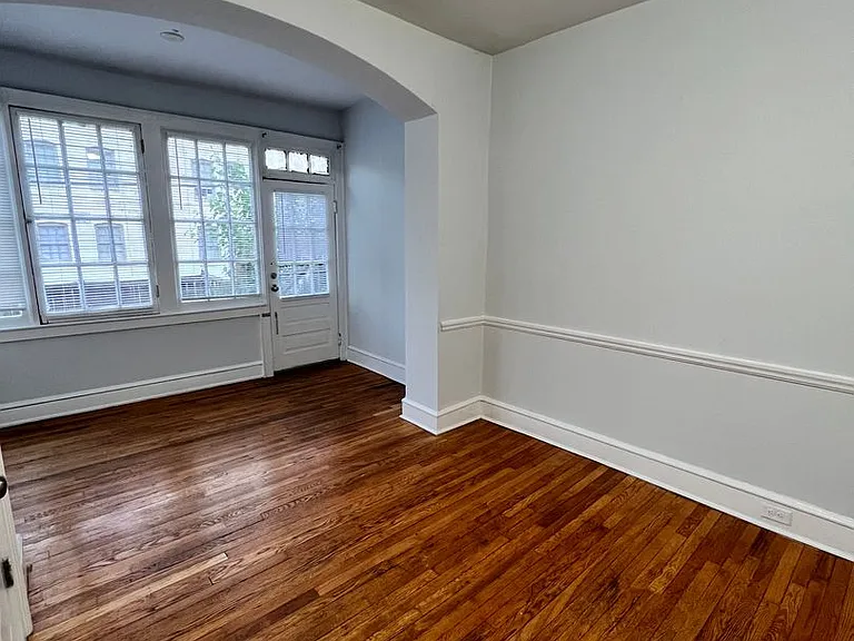 1107 W Grace St — Photo 33