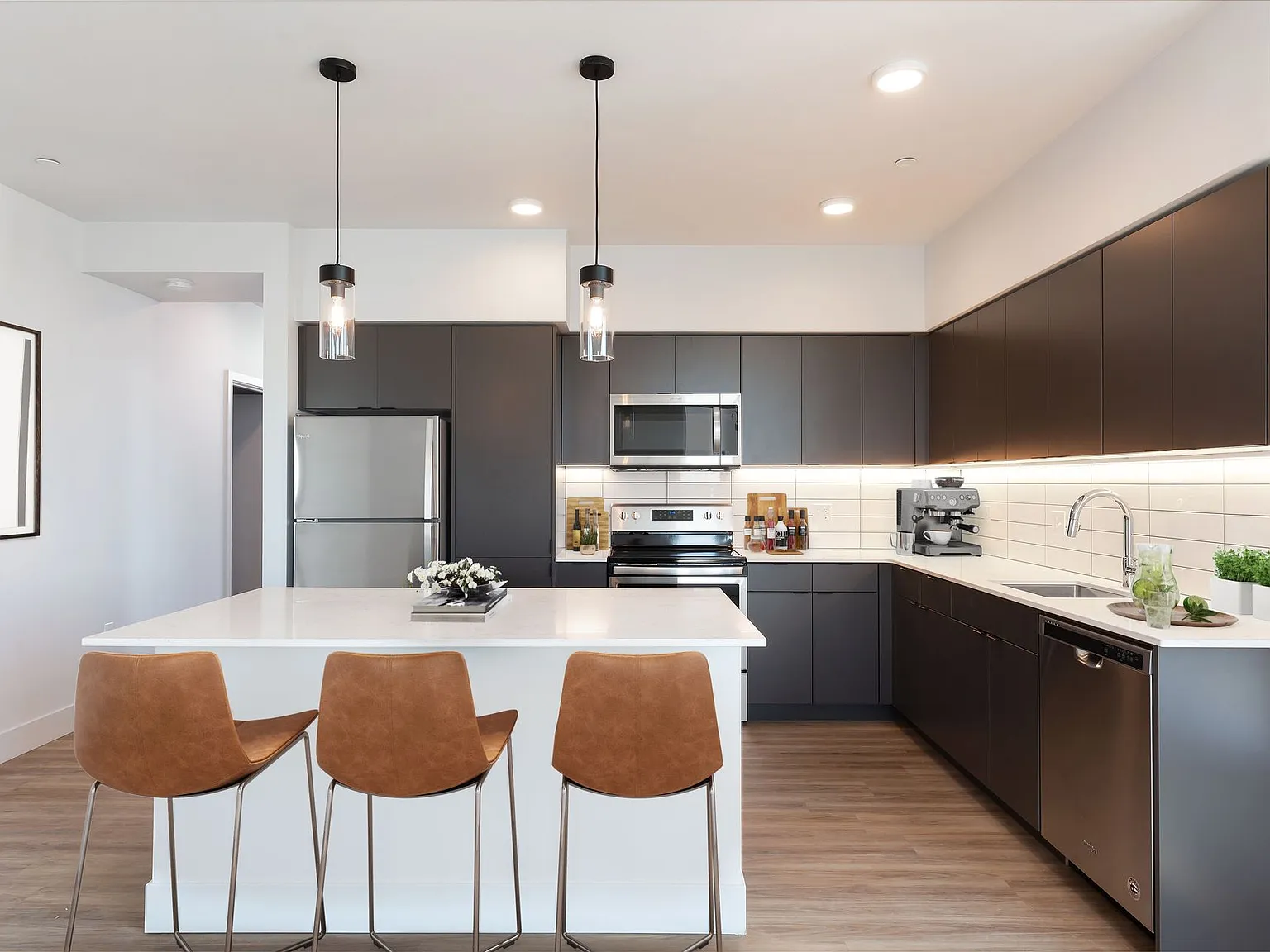 Adell Apartments — Photo 2
