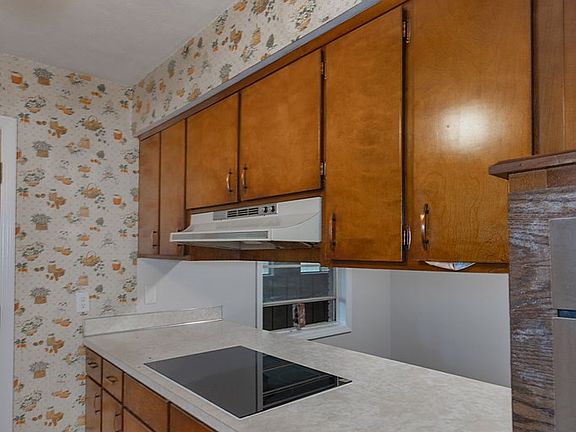 4th image of 4847 Chapman St