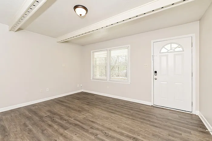 3 bed, 2.0 bath, 1074 sqft, $1,545 — Photo 4