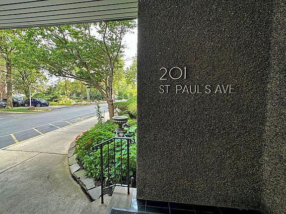 3rd image of 201 Saint Pauls Ave APT 8B