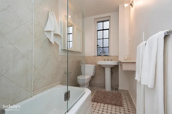 Sold by Sotheby's International Realty | media 7