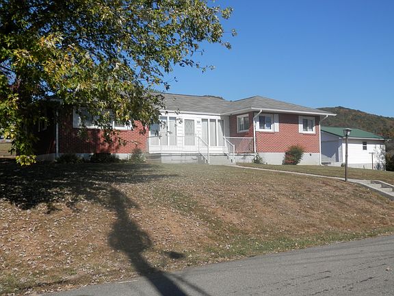 2nd image of 727 Oakwood Ave