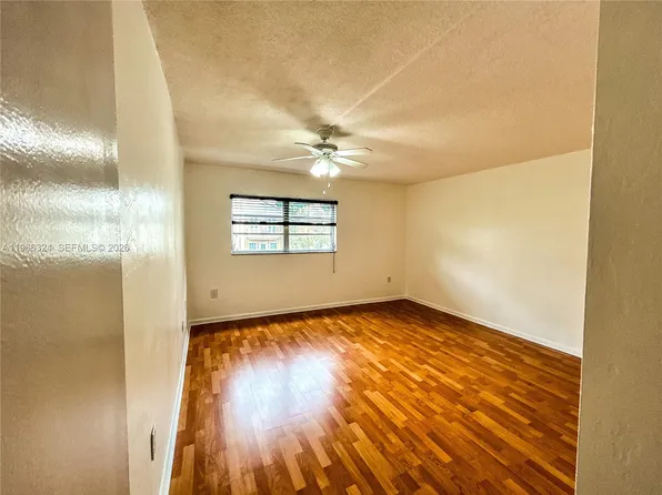 3860 NE 170th St APT 311, North Miami Beach, FL 33160
