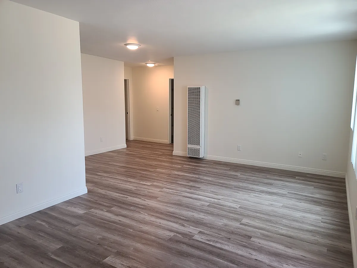 Building Photo - 5646 Riley St #1