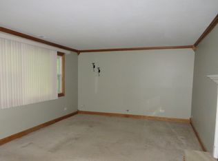 1933 Warwick Ln, Schaumburg, IL 60193