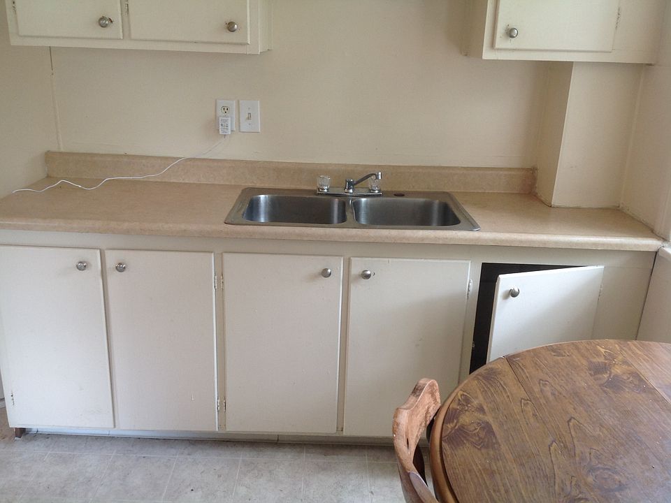 2nd image of 604 Dewey Ave