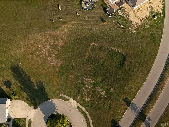 3rd image of Camden Cir