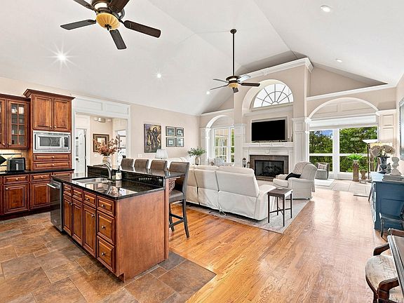 5th image of 5908 Rainbow Springs Dr