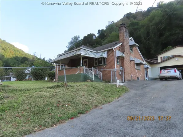 312 Walnut St, East Bank, WV 25067