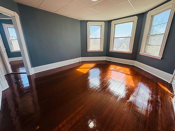 5th image of 834 Brock Ave #3S