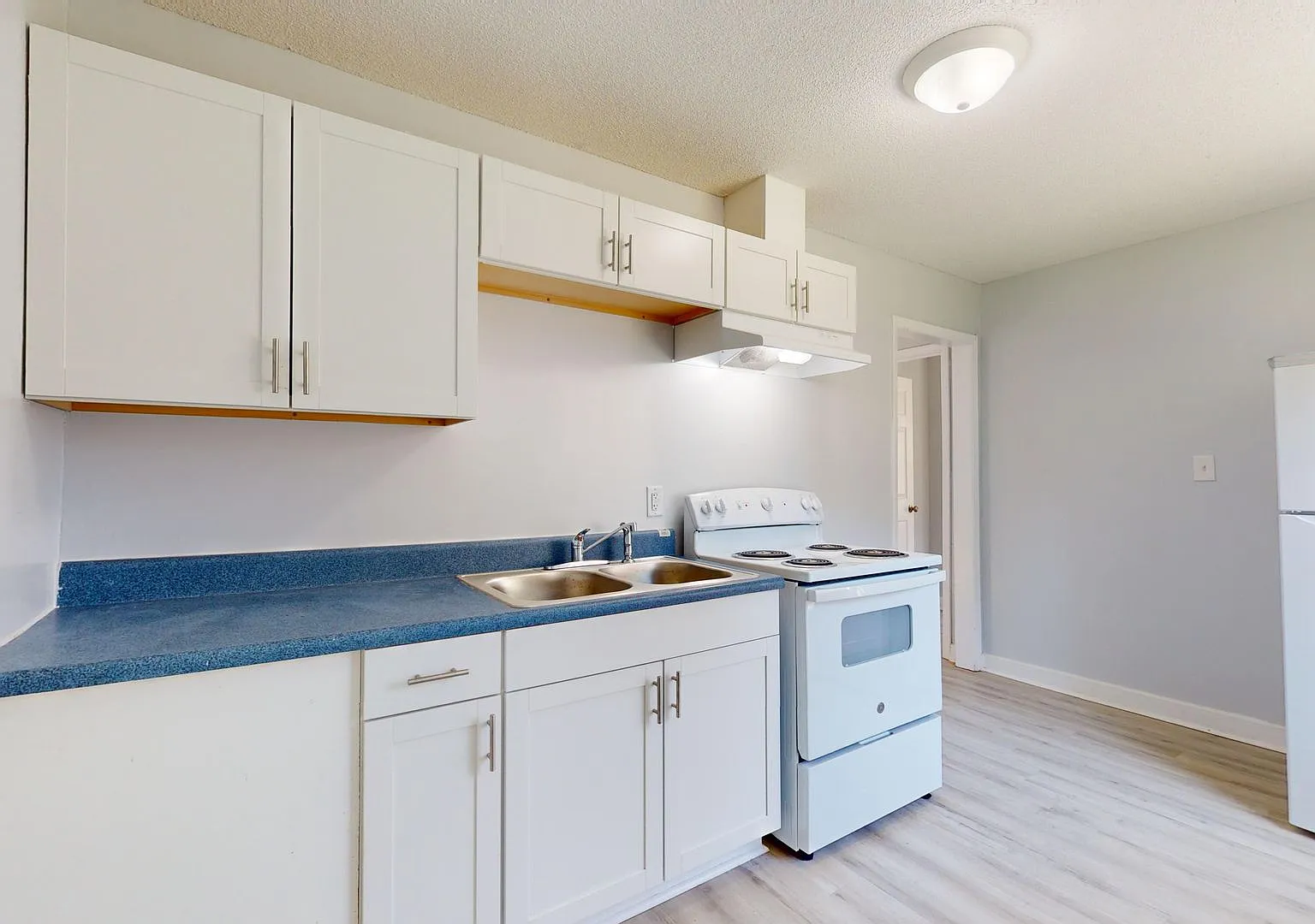 4552 Helena Street — Photo 2