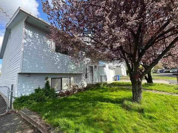 3631 18th St E, Lewiston, ID 83501