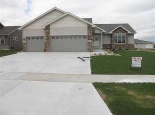 4398 Memorial Cir, Windsor, WI 53598