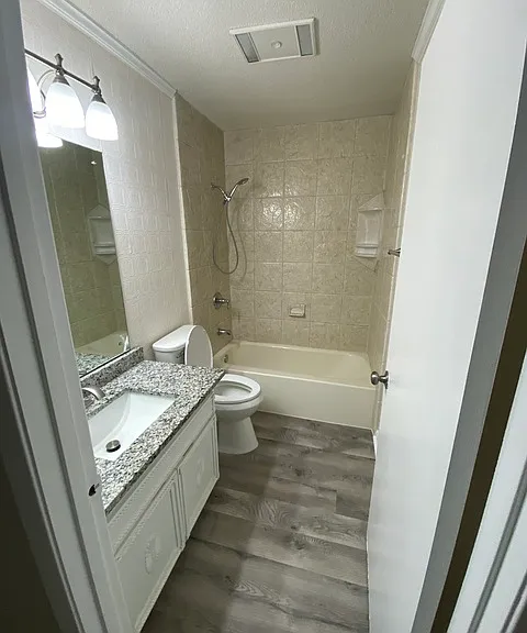 6106 Vance Jackson Rd #15 — Photo 9