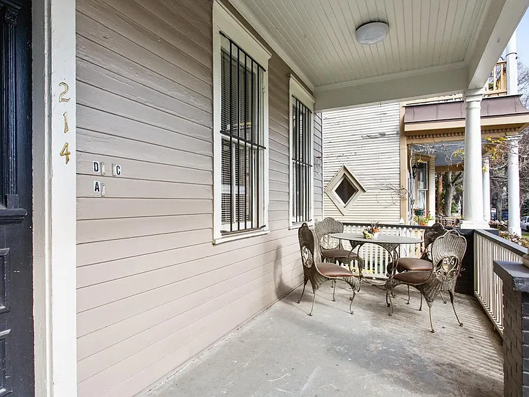 214 W Park Ave #A — Photo 2